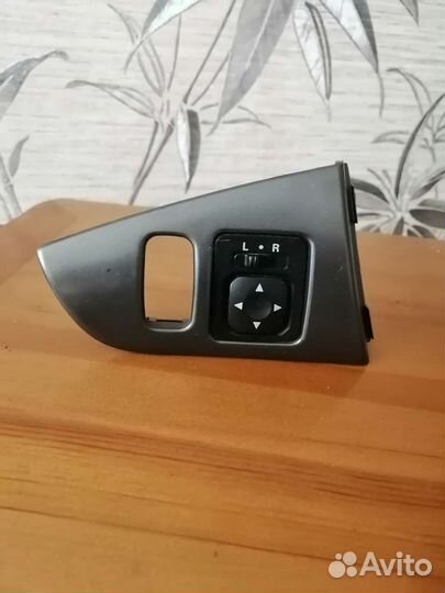 Кнопка регулировки зеркал на lancer 9