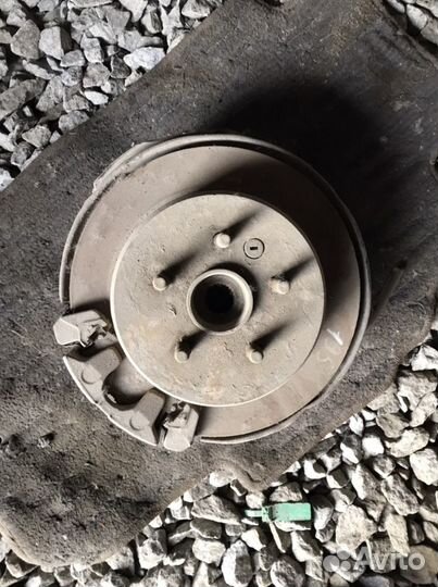 Ступица задняя левая на toyota corona ST195