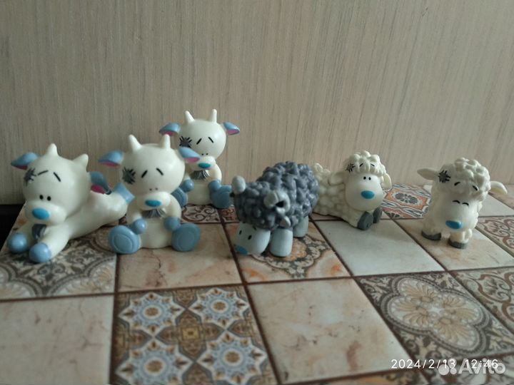 Игрушки из киндера разные единички