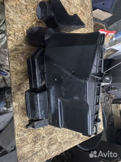 Корпус воздушного фильтра mitsubishi carisma