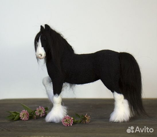 Валяная игрушка Лошадь породы Шайр