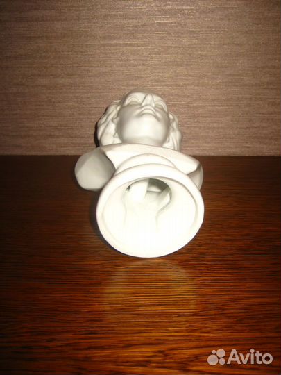 Старинный большой фарфоровый бюст Моцарта