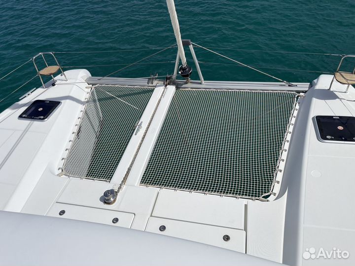 Парусно-моторный катамаран Lagoon 42