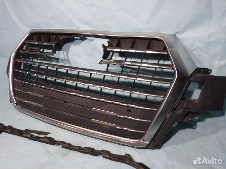 Решетка радиатора Audi Q7 2 / Ауди Ку7