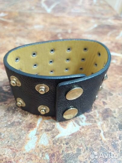 Кожаный браслет