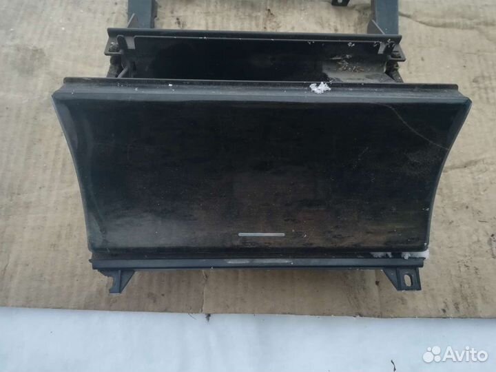 Мерседес 210. Рамка центральной консоли