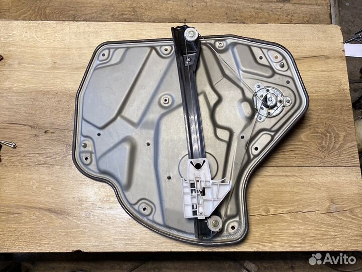 Skoda octavia a5 задний правый стеклоподъёмник