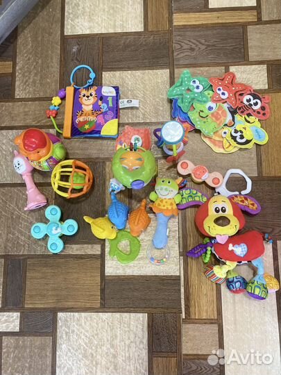 Детские погремушки и игрушки