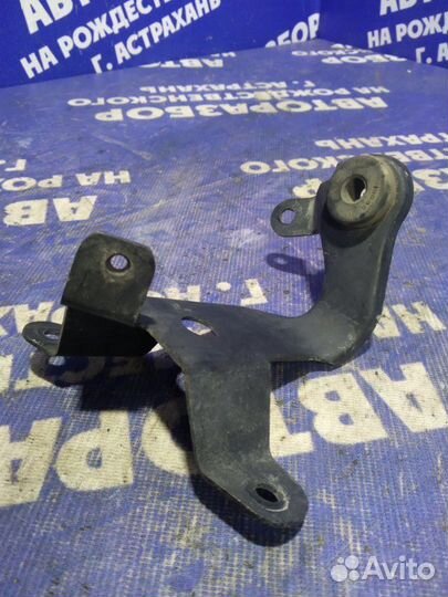 Крепление крыла Toyota Vista седан 1996