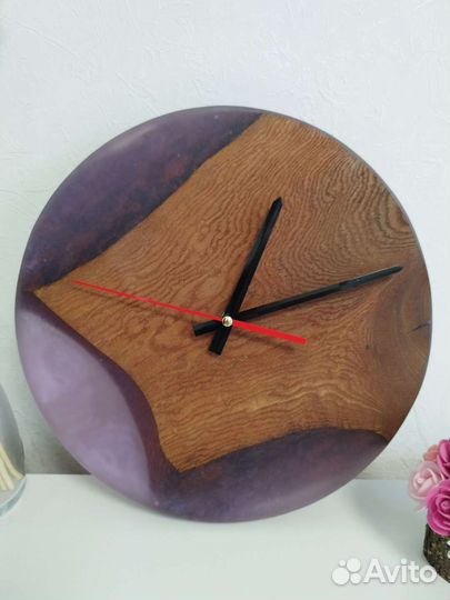 Настенные часы из дерева и эпоксидной смолы