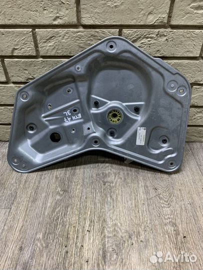 Skoda Yeti Стеклоподъемник электрический задний