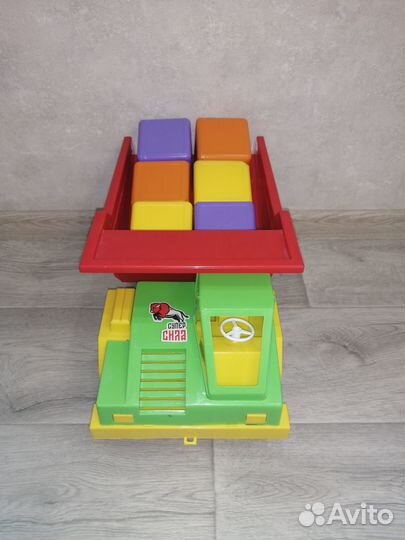 Белаз с кубиками