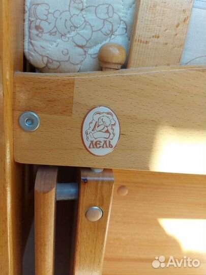 Детская кроватка с маятником и ящиком Лель