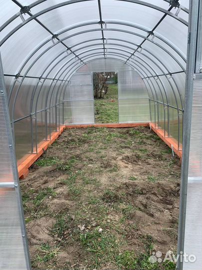 Теплица из поликарбоната усиленная с двойной дугой