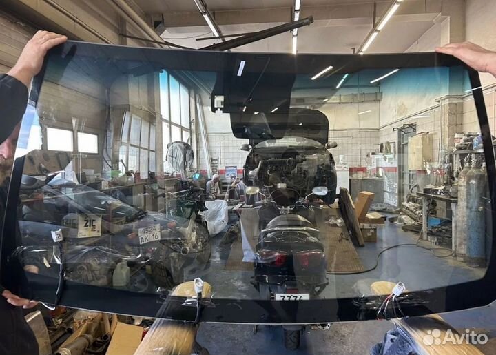 Лобовое стекло Lexus GX460