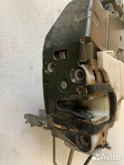 Замок двери передний правый Suzuki Liana ER 1.6