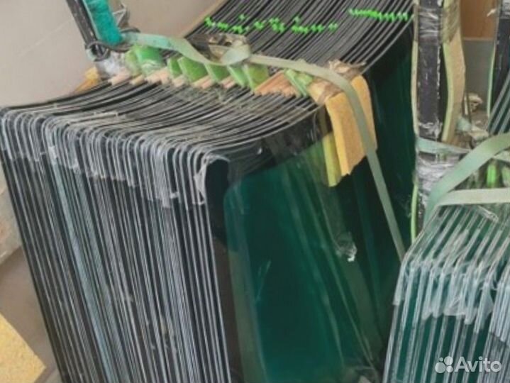 Стекло дверное левое нижнее JCB