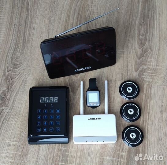 Система вызова: кнопка вызова официанта с часами