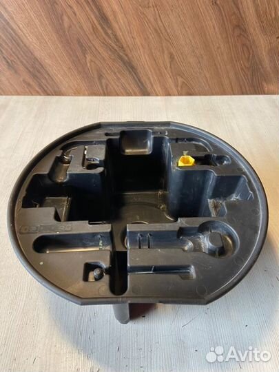 Ящик под инстумент Peugeot 408