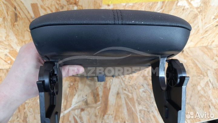 Подлокотник Toyota RAV 4