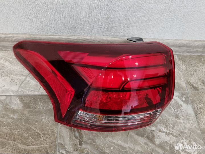 Фонарь наружный задний левый Mitsubishi Outlander