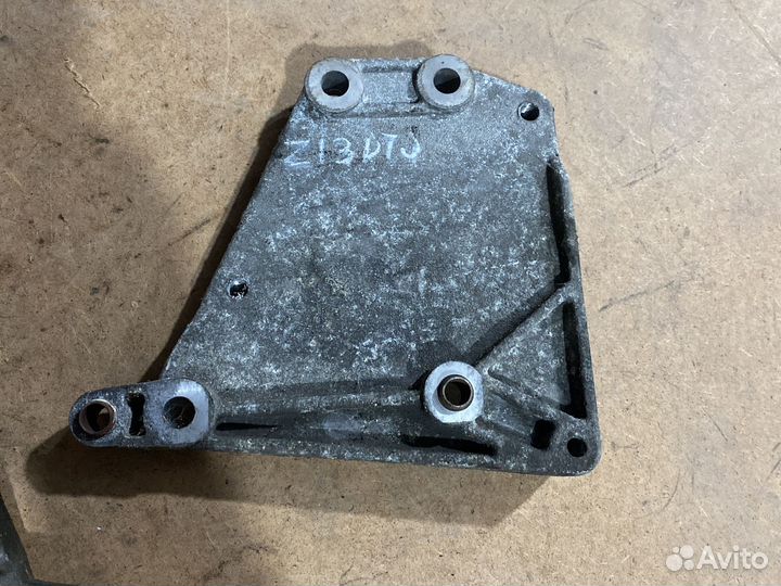 Кранштейн двигателя Opel Fiat 1.3d