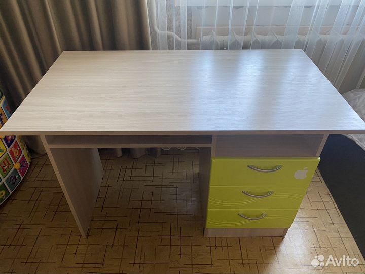 Письменный стол