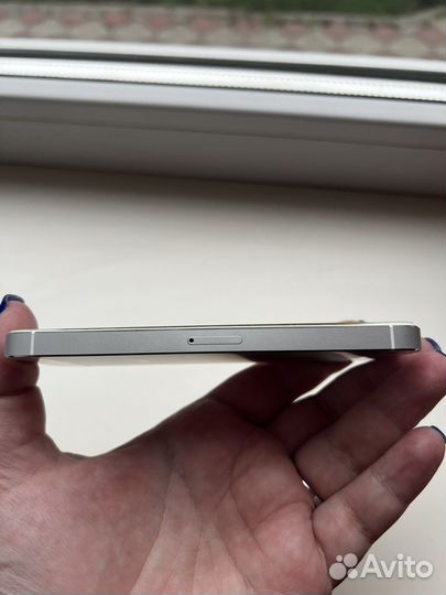 Телефон iPhone 5s
