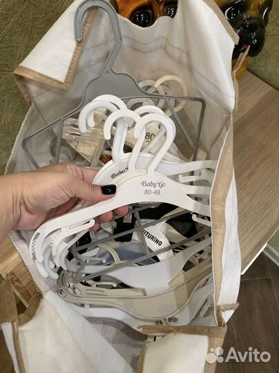 Отдам бесплатно детские вешалки