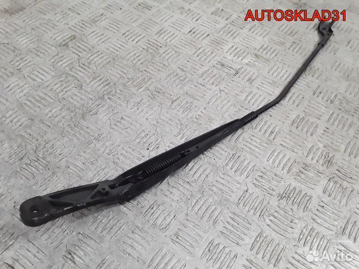 Поводок стеклоочистителя правый VW Golf 1Q1955410