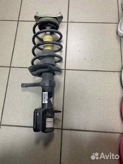 Стойка амортизатора правая на LADA granta