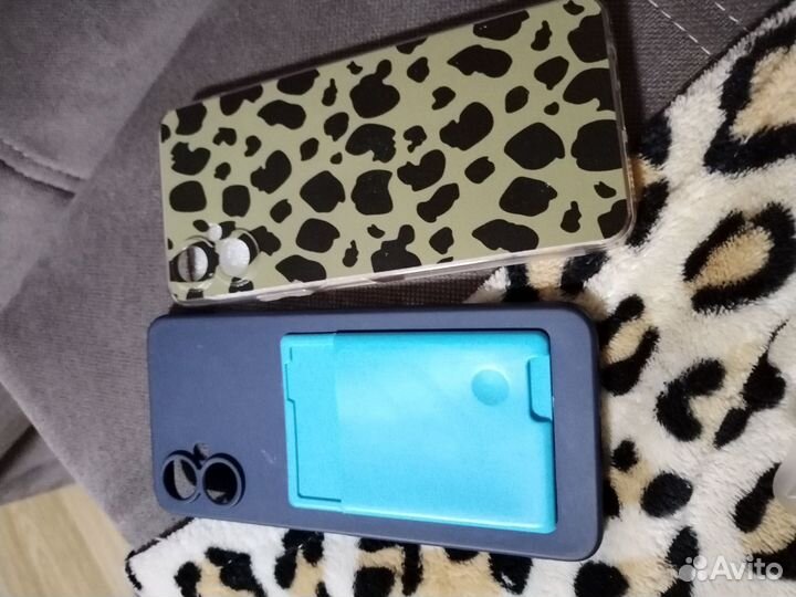 Чехлы на телефон