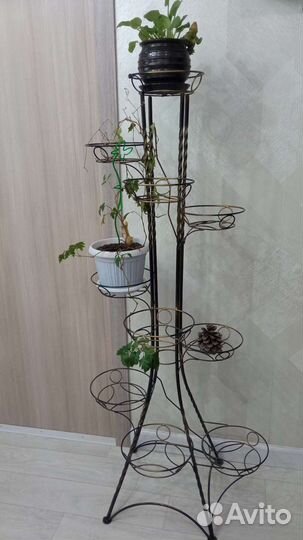 Кованая подставка для цветов