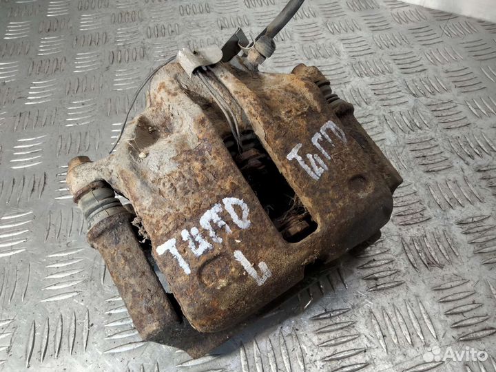 Суппорт передний левый Chery Tiggo t11 2.4