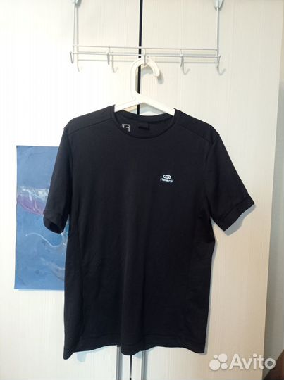 Мужская одежда, много. На некрупного мужчину