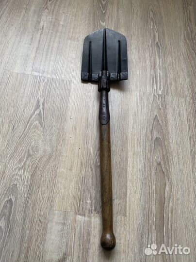 Немецкая складная лопата