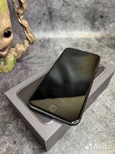 Телефон iPhone 8