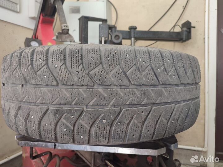 Bridgestone Ice Cruiser 7000 225/60 R17