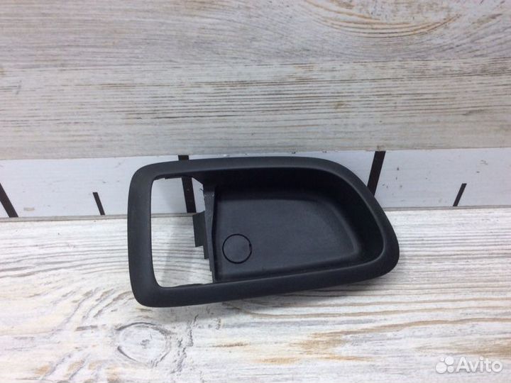 Накладка ручки внутренней задняя правая Mazda 3 BK