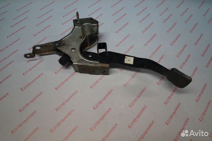 Nissan 46503-AV800 Педаль сцепления