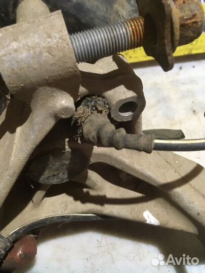 Кулак задний левый Skoda Yeti