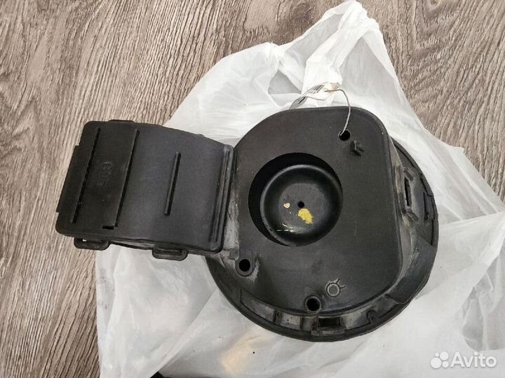 Люк бензобака Renault Megane