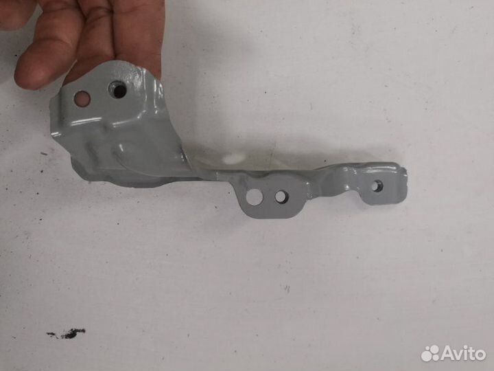 Кронштейн крыла передний левый Kia Rio