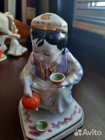 Фарфоровая статуэтка.Узбечка с чайником Дулево