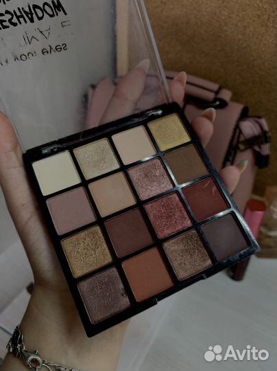 Палитра теней и тушь