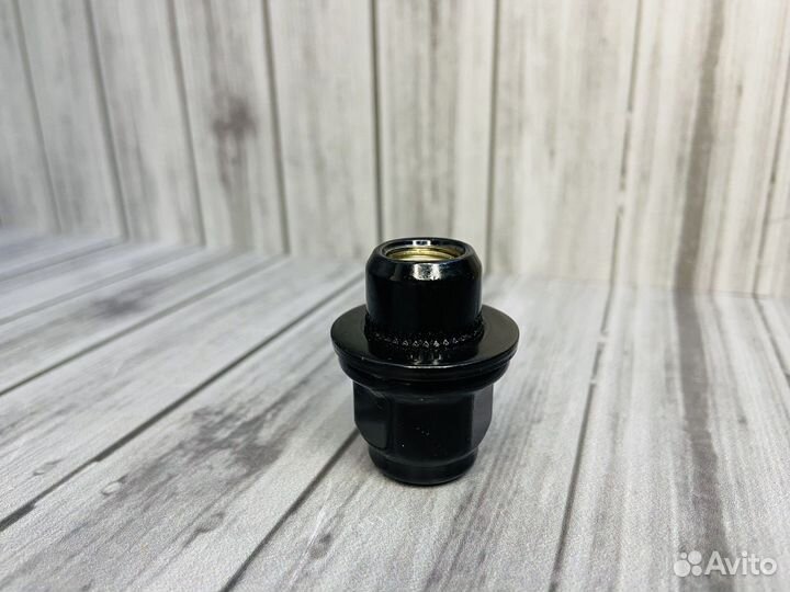 Колесные гайки на nissan черные