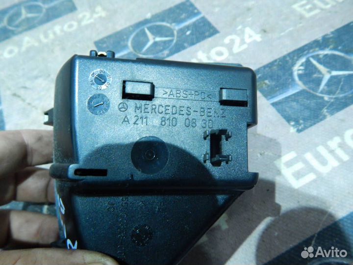 Пепельница правая задняя A2118100830 Mercedes-Benz