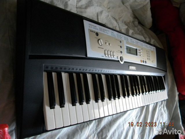 Синтезатор yamaha psr R200