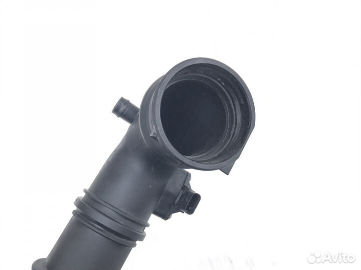Патрубок интеркуллера бмв х1 е84 N20 с датчиком