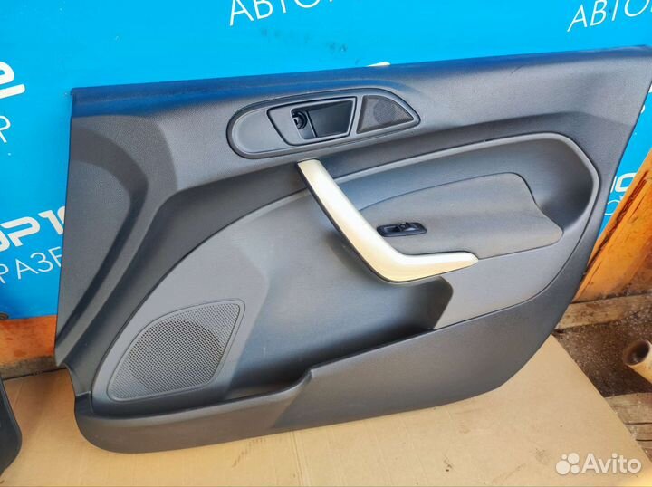 Обшивки передних дверей Ford Fiesta Mk6